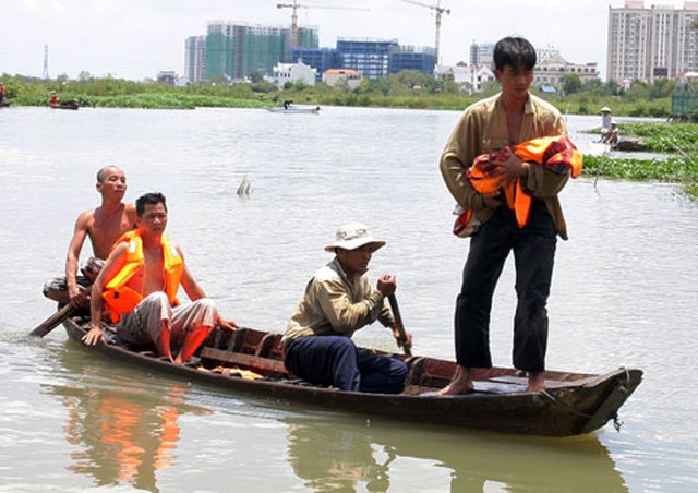 Giây phút lật đò làm 4 người tử nạn